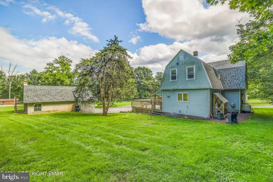 926 ACKER ROAD Stroudsburg, PA 18360
