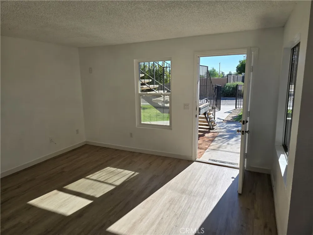 38423 10th Place E #1 Palmdale, CA 93550