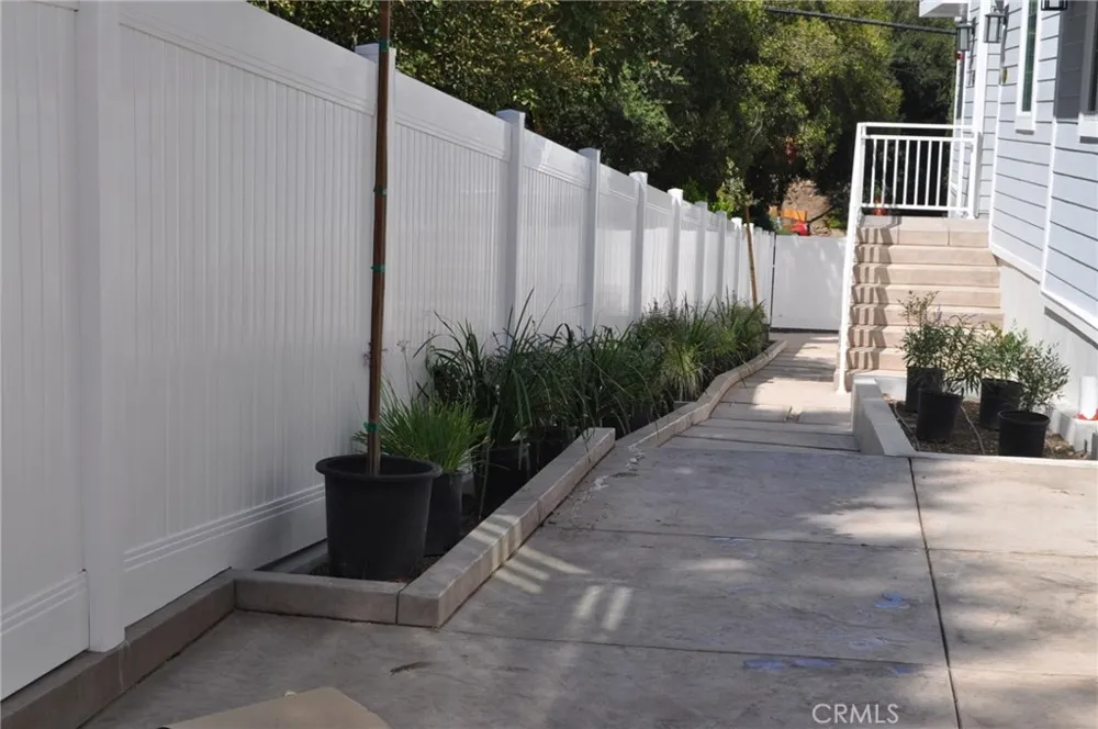 3698 Fredonia Drive Los Angeles, CA 90068