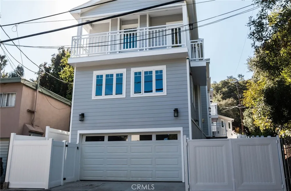 3698 Fredonia Drive Los Angeles, CA 90068