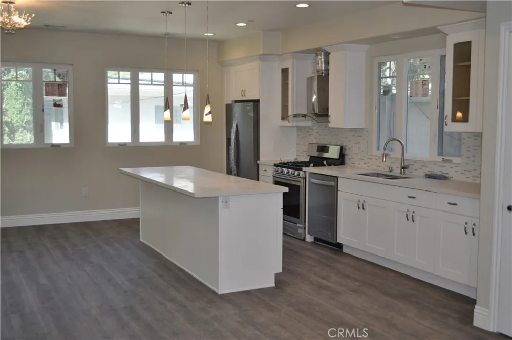 3698 Fredonia Drive Los Angeles, CA 90068