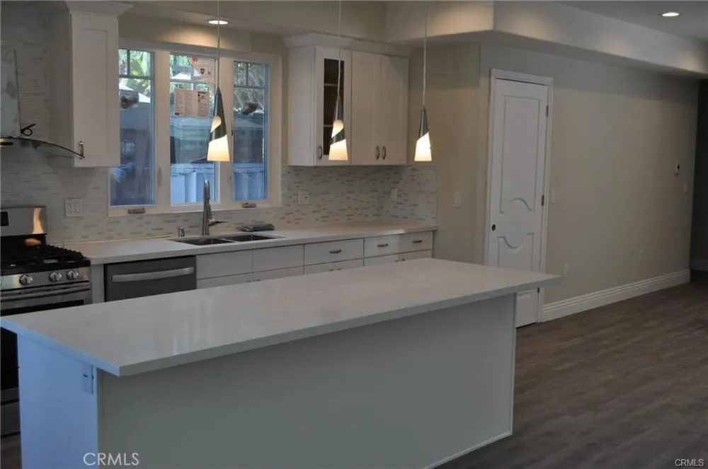 3698 Fredonia Drive Los Angeles, CA 90068