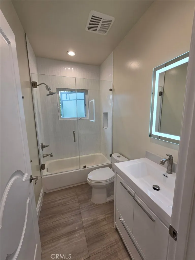 3698 Fredonia Drive Los Angeles, CA 90068