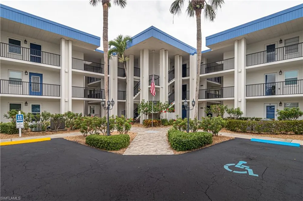 1828 Pine Valley Drive #201 Fort Myers, FL 33907