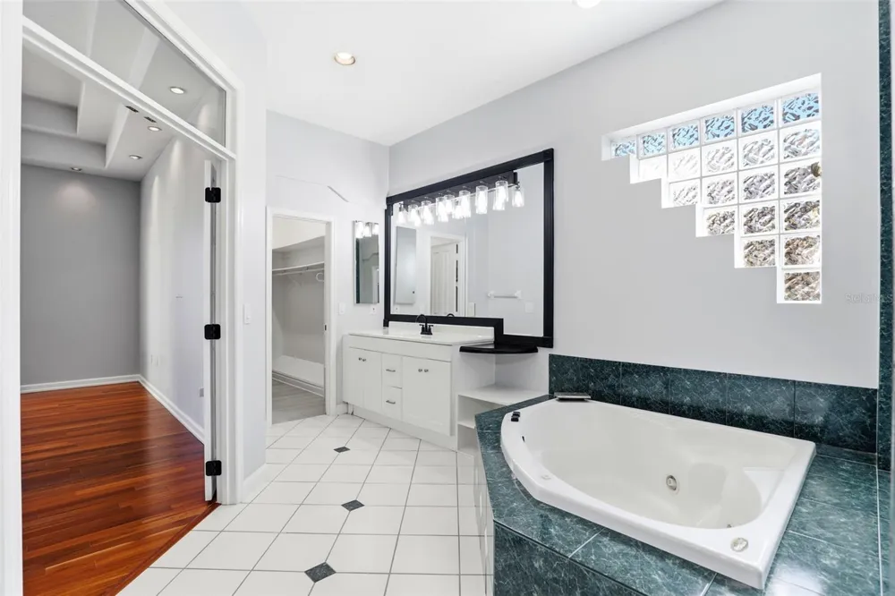 8034 LANDGROVE COURT Orlando, FL 32819