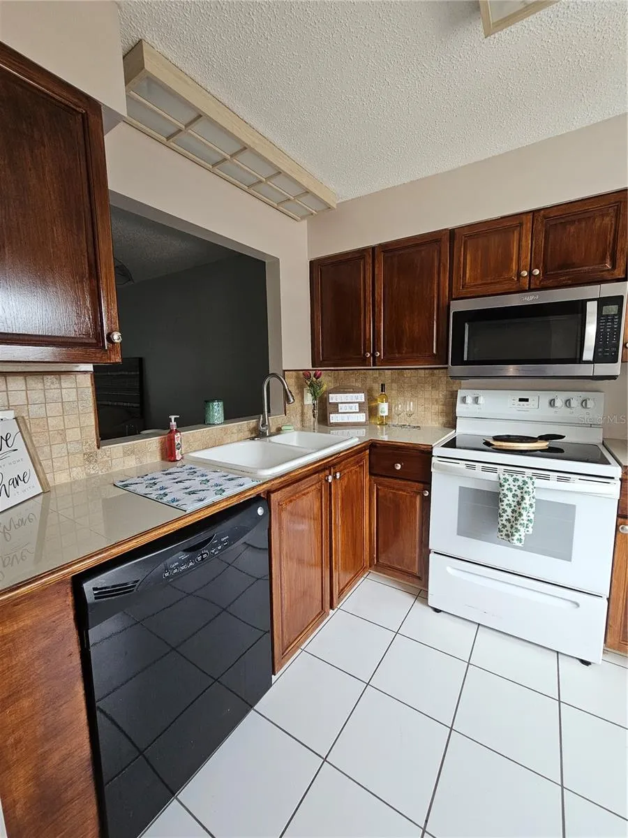 13813 MISSION OAKS BOULEVARD Seminole, FL 33776