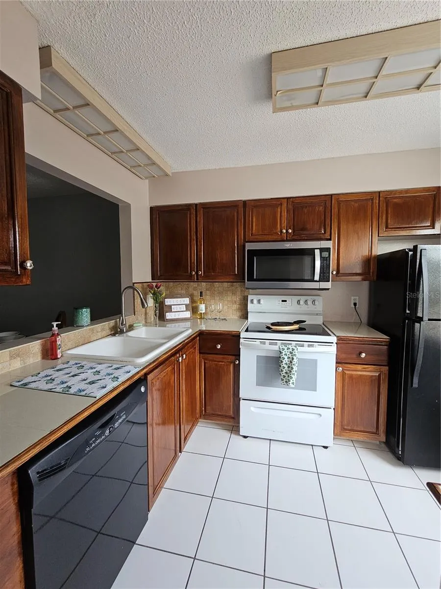 13813 MISSION OAKS BOULEVARD Seminole, FL 33776