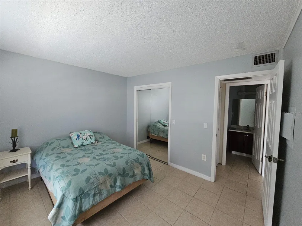 13813 MISSION OAKS BOULEVARD Seminole, FL 33776