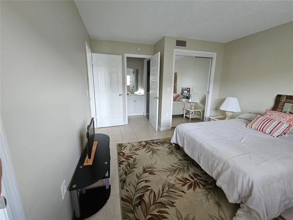 13813 MISSION OAKS BOULEVARD Seminole, FL 33776