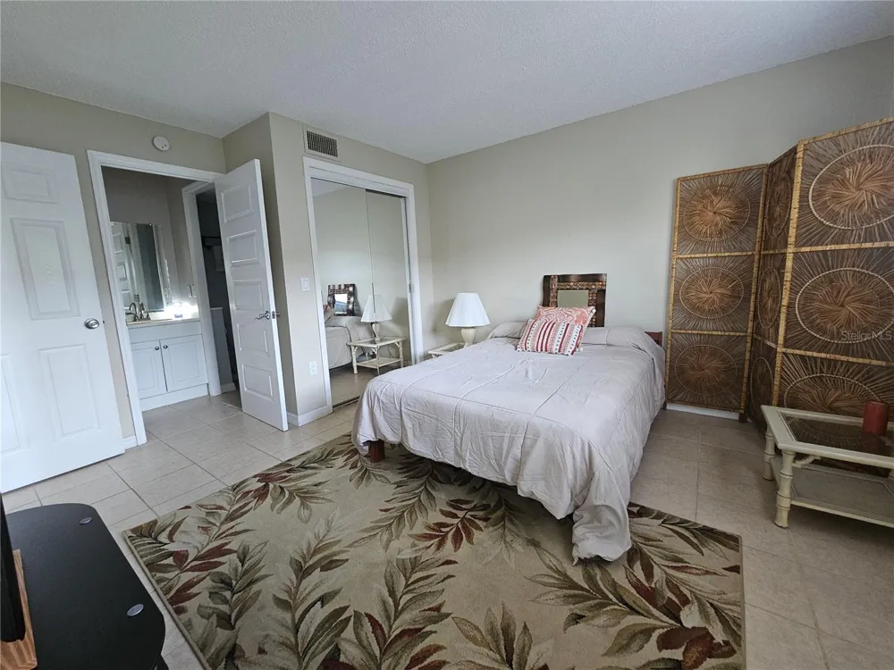 13813 MISSION OAKS BOULEVARD Seminole, FL 33776