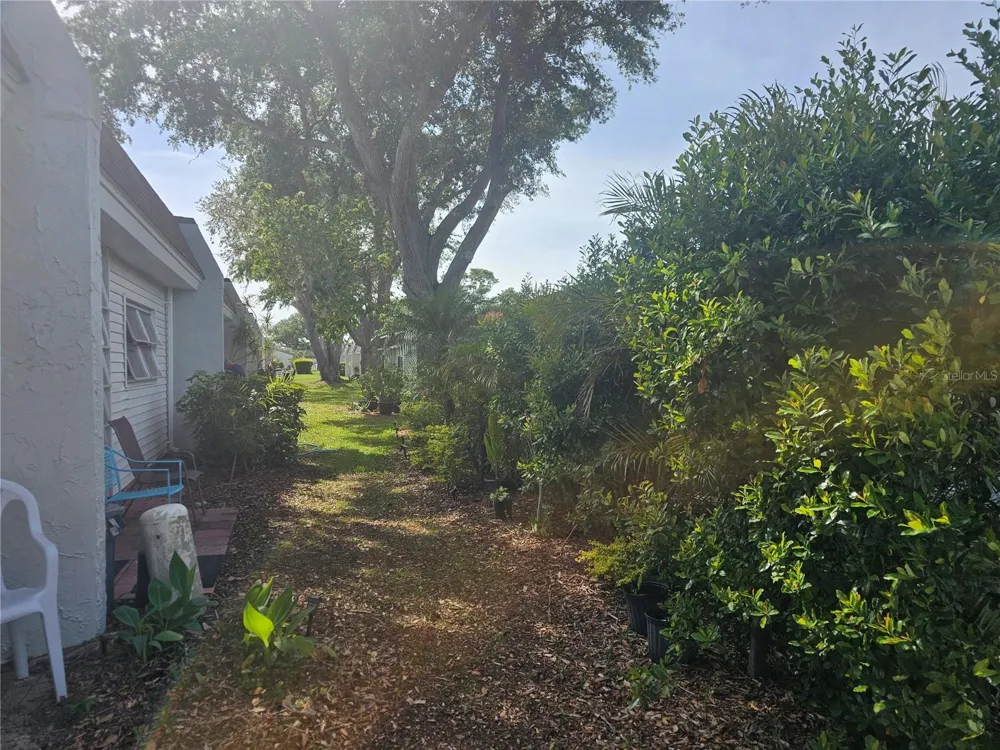 13813 MISSION OAKS BOULEVARD Seminole, FL 33776
