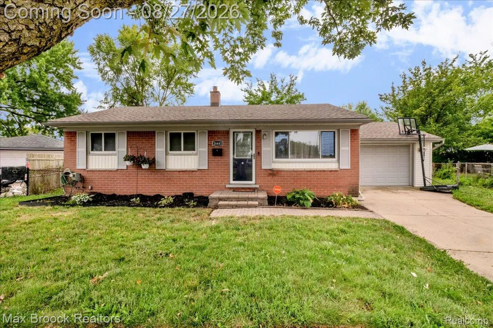 26441 Roberta Street Roseville City, MI 48066