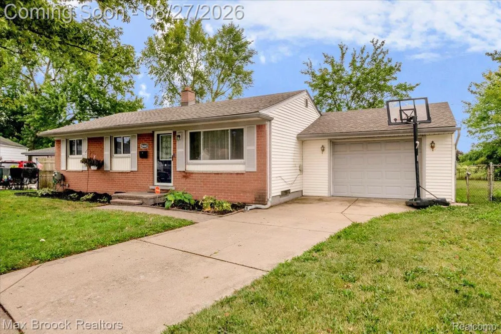 26441 Roberta Street Roseville City, MI 48066