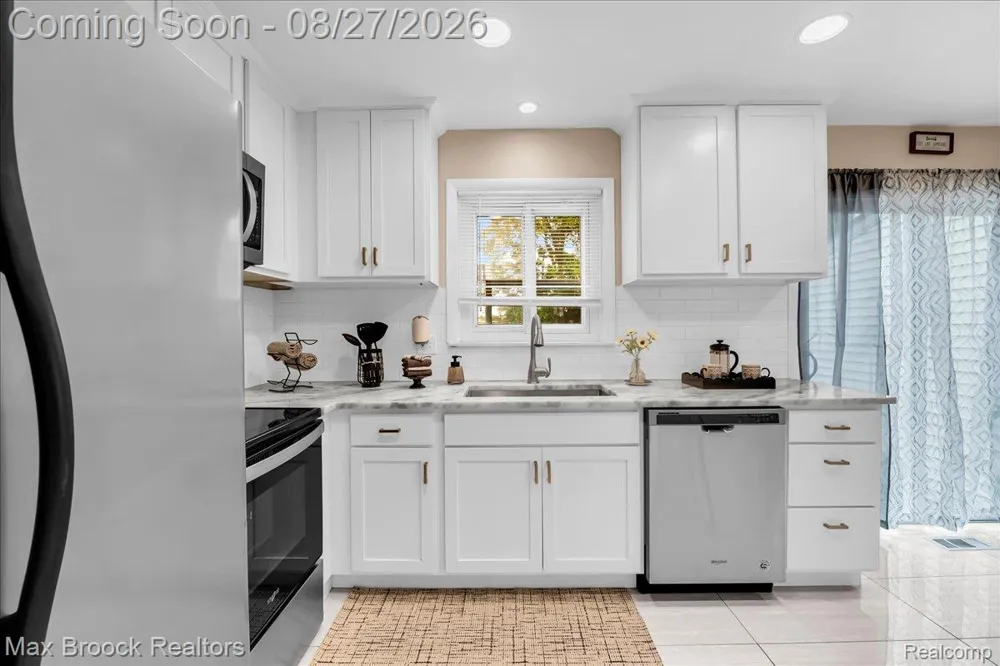 26441 Roberta Street Roseville City, MI 48066