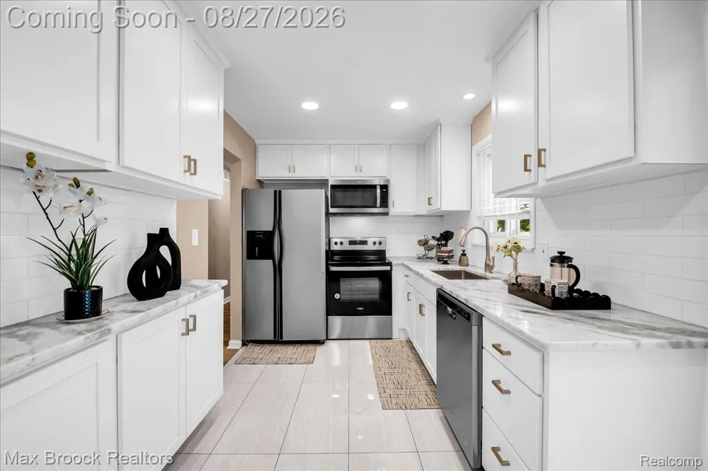 26441 Roberta Street Roseville City, MI 48066