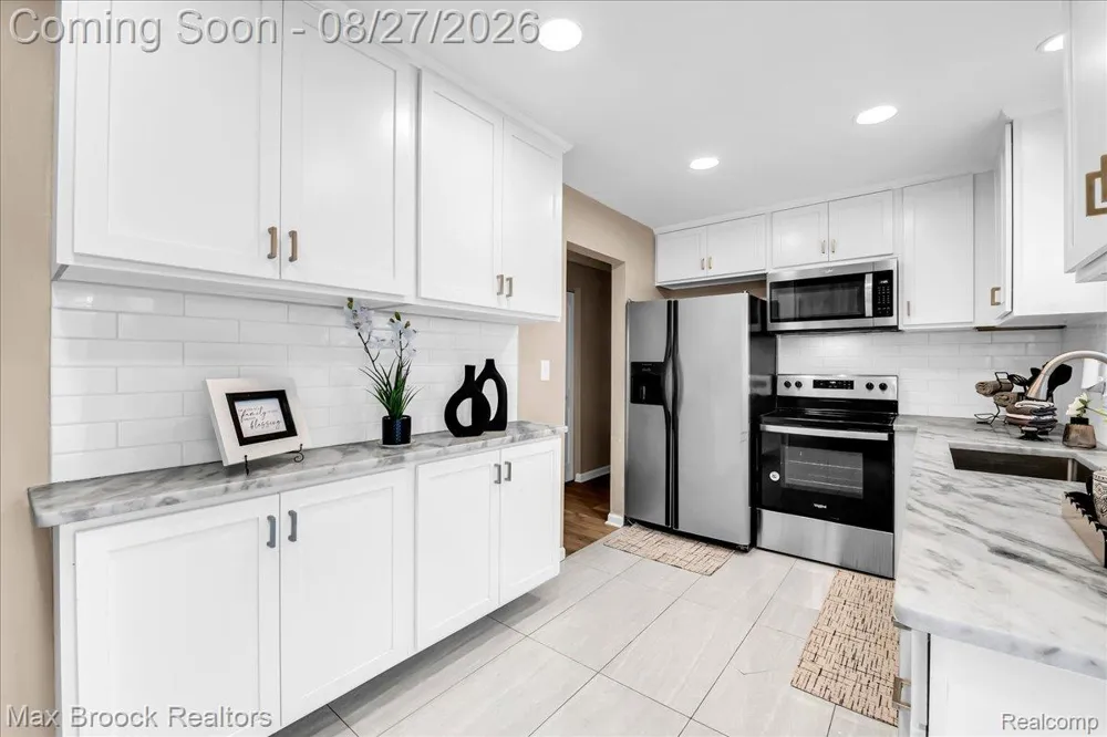 26441 Roberta Street Roseville City, MI 48066