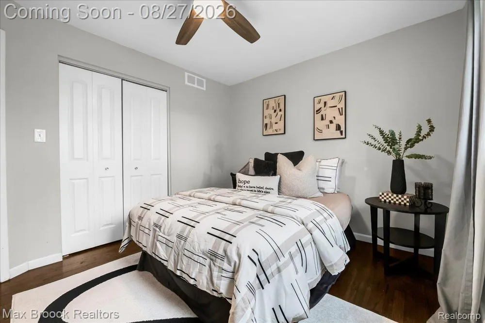 26441 Roberta Street Roseville City, MI 48066