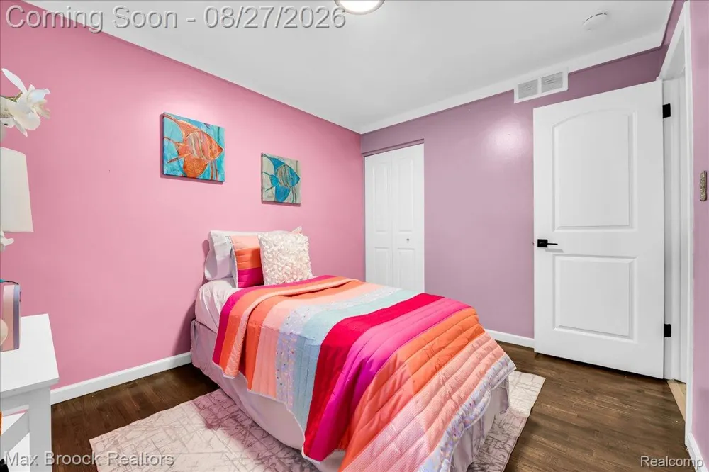 26441 Roberta Street Roseville City, MI 48066