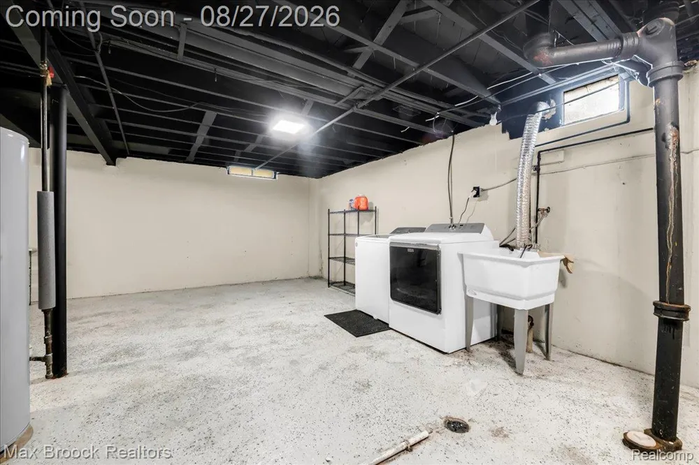 26441 Roberta Street Roseville City, MI 48066