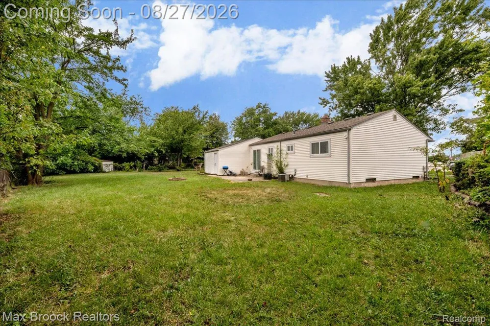 26441 Roberta Street Roseville City, MI 48066