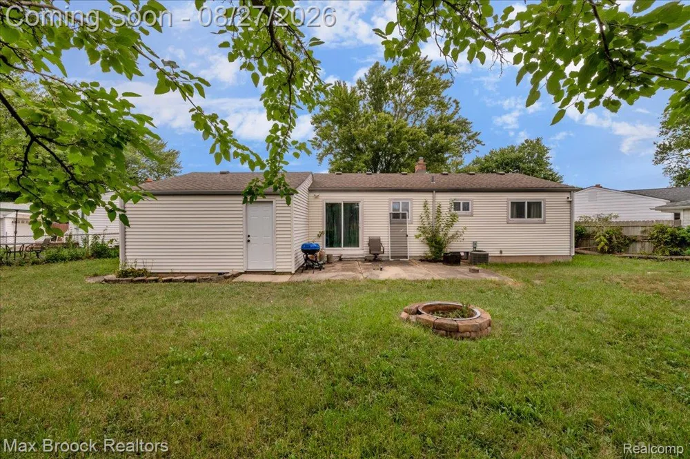 26441 Roberta Street Roseville City, MI 48066