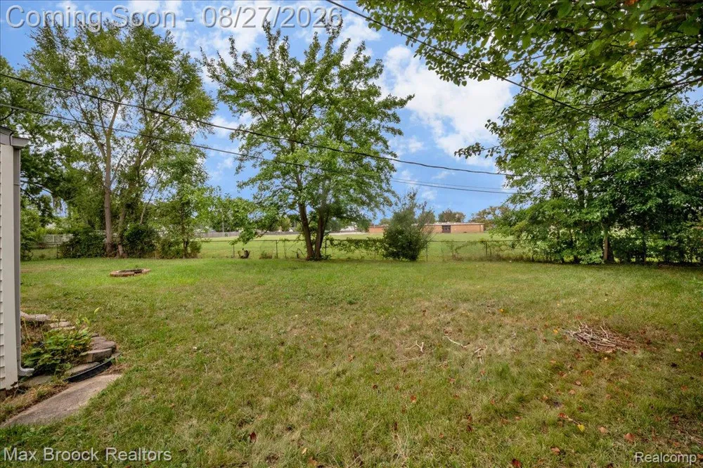 26441 Roberta Street Roseville City, MI 48066