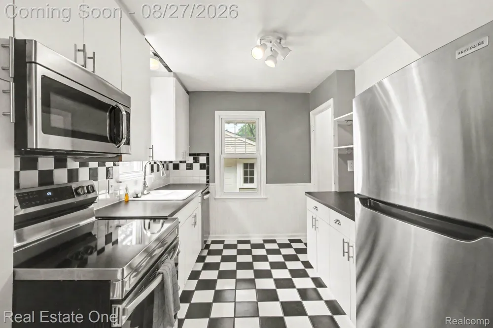 1318 Cherokee Avenue Royal Oak City, MI 48067