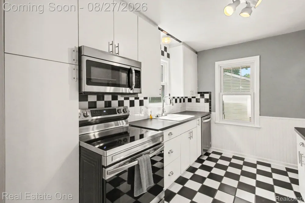 1318 Cherokee Avenue Royal Oak City, MI 48067