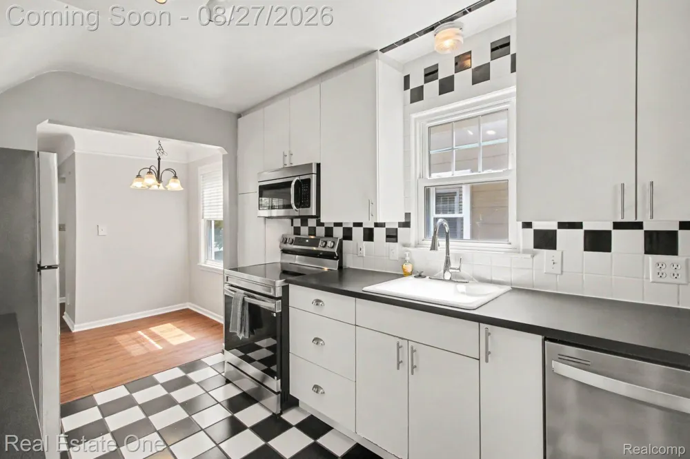 1318 Cherokee Avenue Royal Oak City, MI 48067