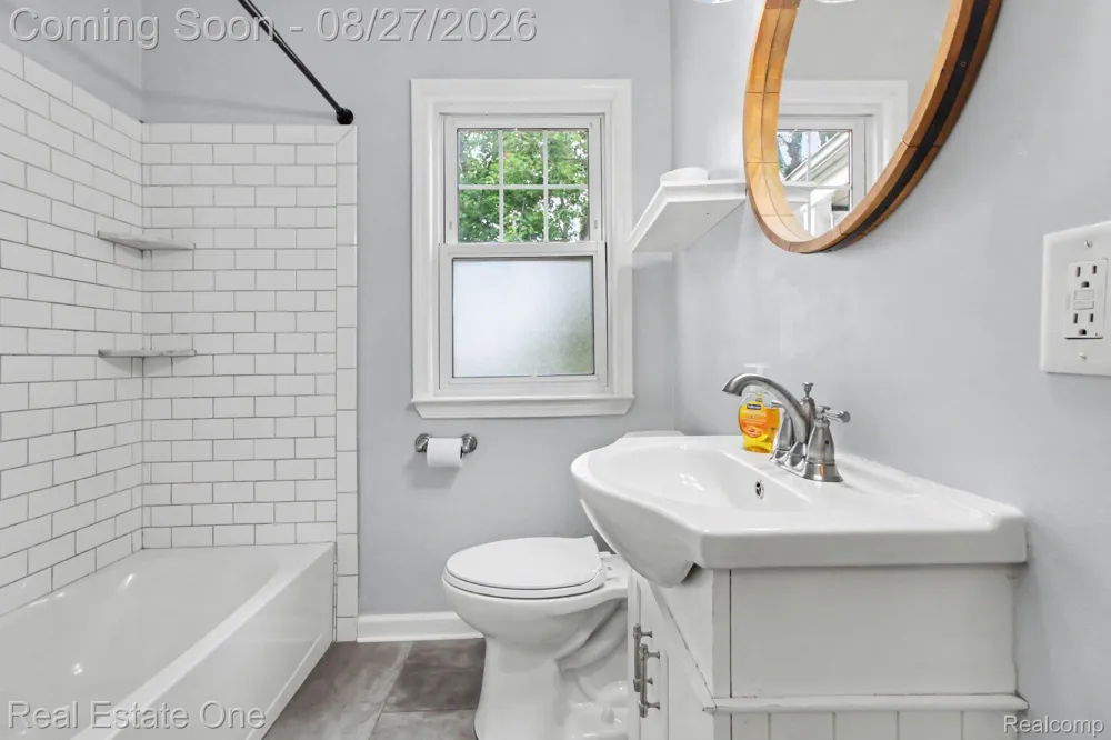 1318 Cherokee Avenue Royal Oak City, MI 48067