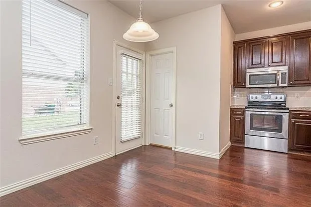 389 Ivan Drive Lewisville, TX 75067