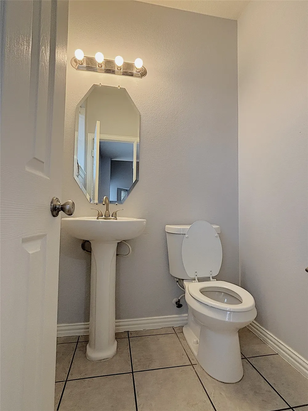 389 Ivan Drive Lewisville, TX 75067