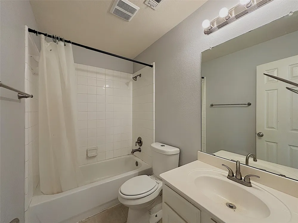 389 Ivan Drive Lewisville, TX 75067