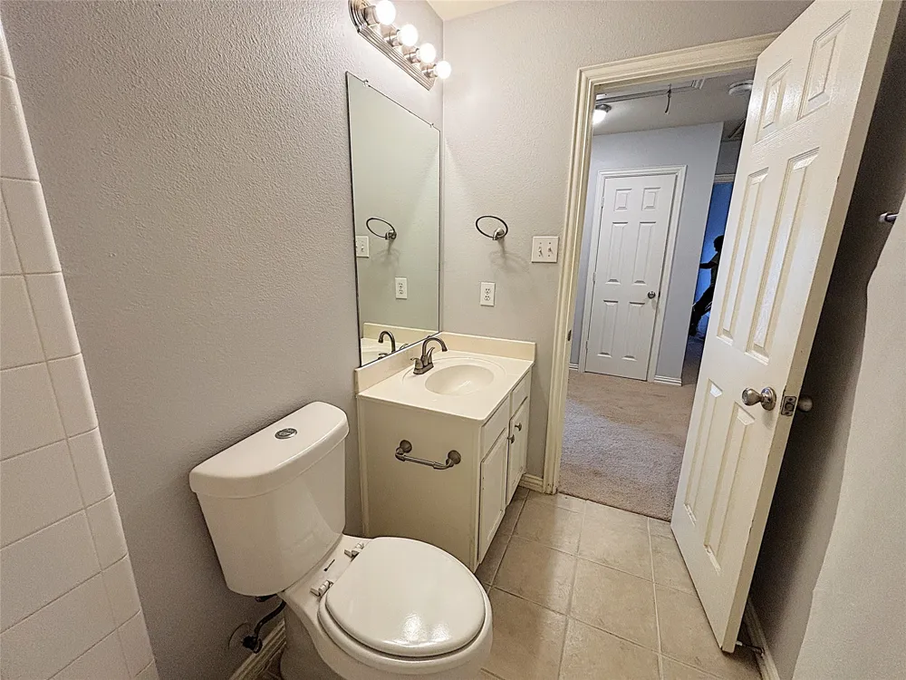 389 Ivan Drive Lewisville, TX 75067