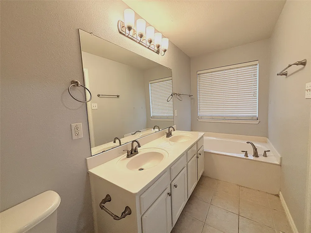 389 Ivan Drive Lewisville, TX 75067