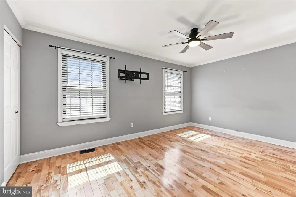 372 SCOLA ROAD Brookhaven, PA 19015