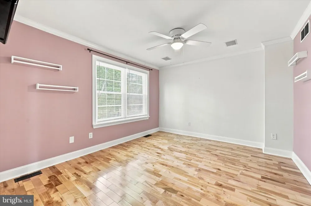 372 SCOLA ROAD Brookhaven, PA 19015