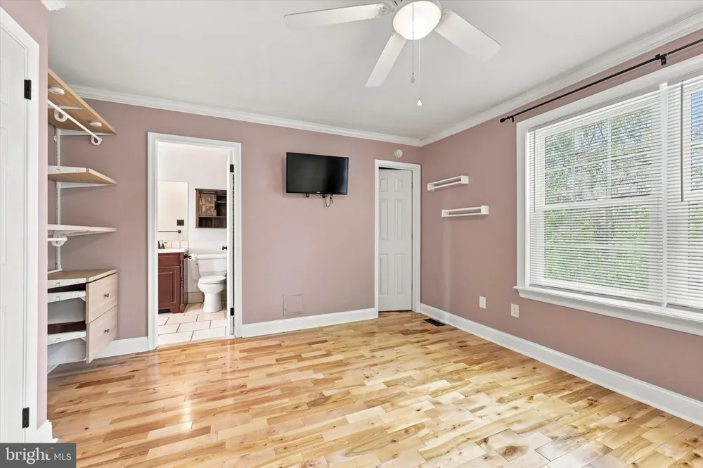 372 SCOLA ROAD Brookhaven, PA 19015