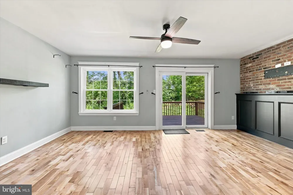 372 SCOLA ROAD Brookhaven, PA 19015