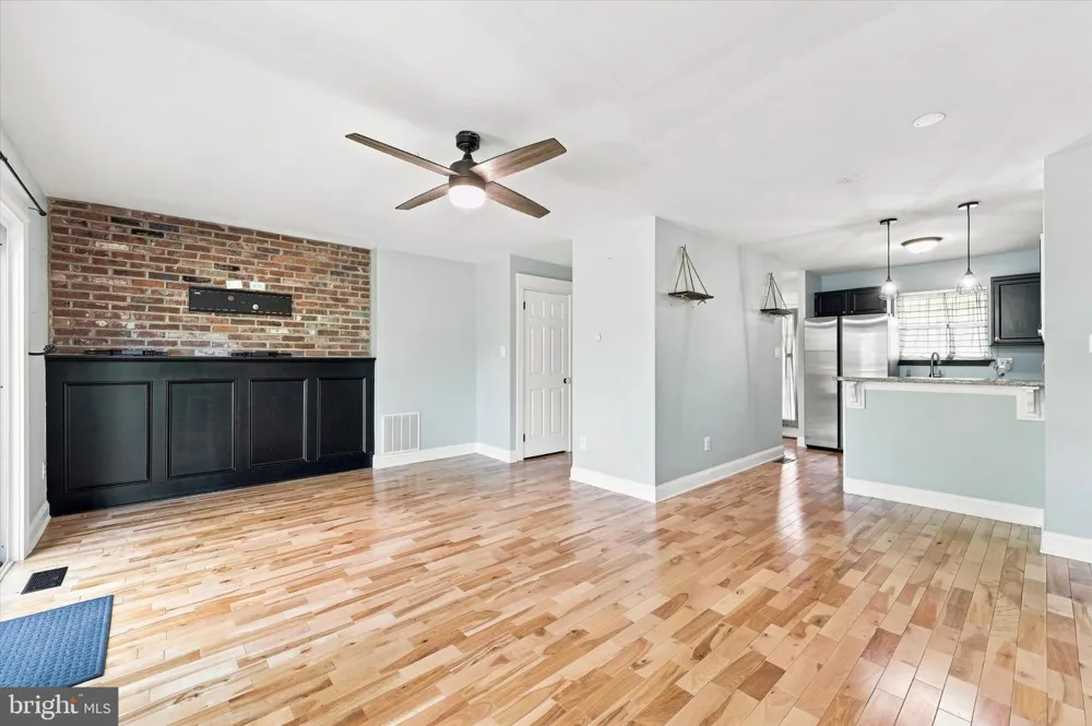 372 SCOLA ROAD Brookhaven, PA 19015