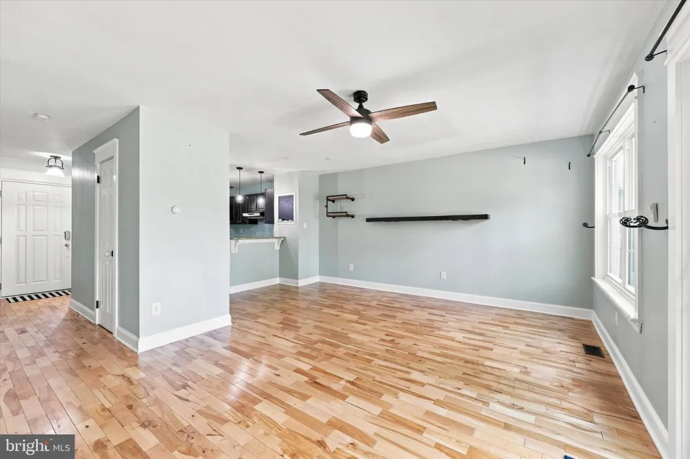 372 SCOLA ROAD Brookhaven, PA 19015