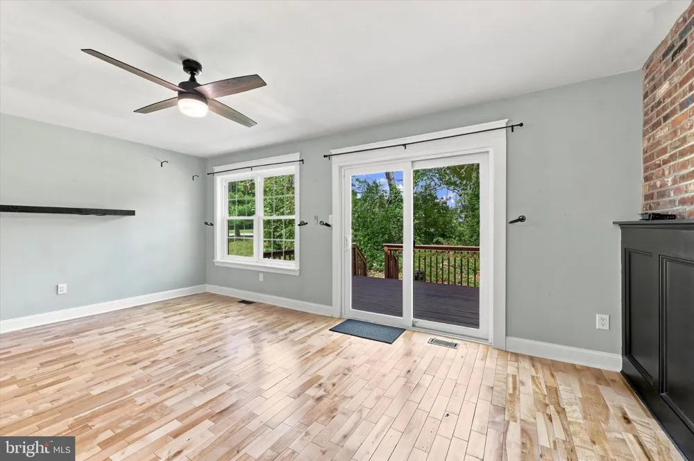 372 SCOLA ROAD Brookhaven, PA 19015