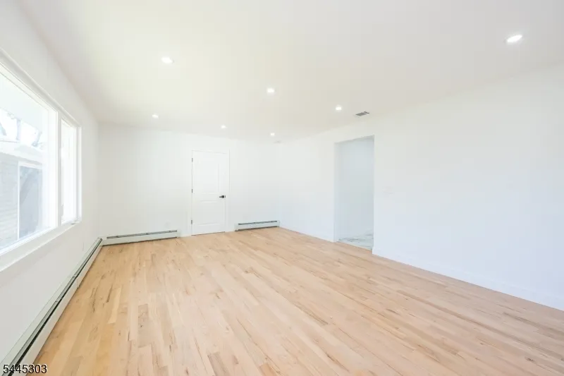 214 Alberta Dr Saddle Brook, NJ 07663