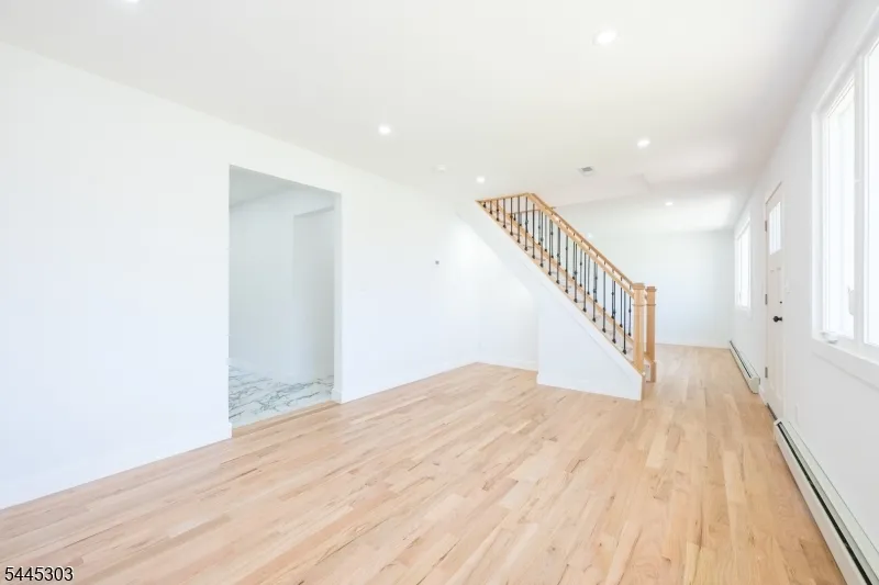 214 Alberta Dr Saddle Brook, NJ 07663