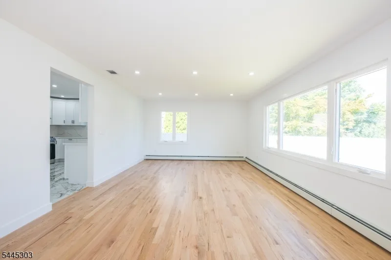 214 Alberta Dr Saddle Brook, NJ 07663