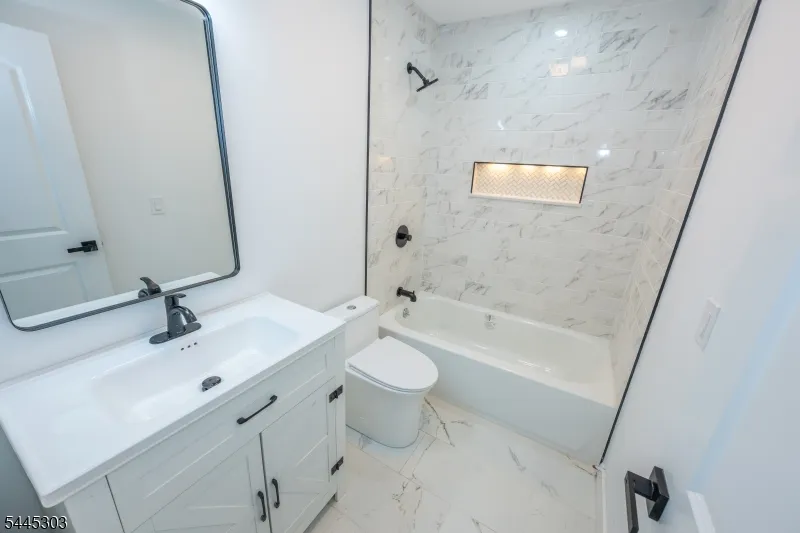 214 Alberta Dr Saddle Brook, NJ 07663