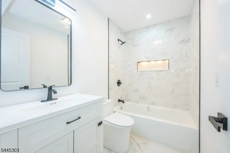 214 Alberta Dr Saddle Brook, NJ 07663