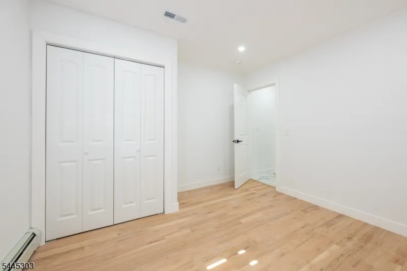 214 Alberta Dr Saddle Brook, NJ 07663
