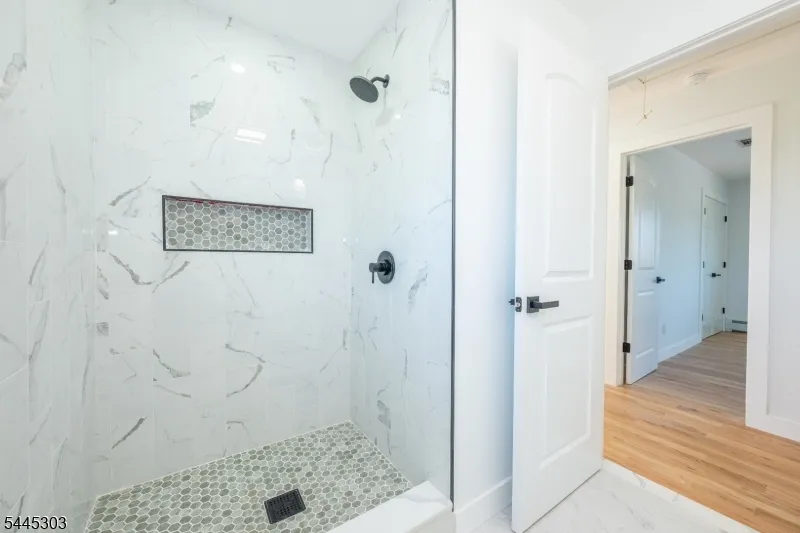 214 Alberta Dr Saddle Brook, NJ 07663