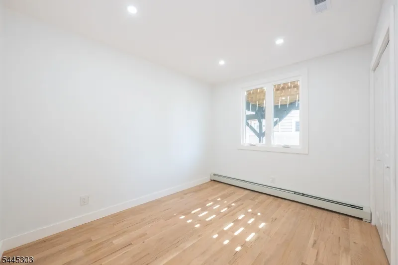 214 Alberta Dr Saddle Brook, NJ 07663